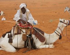 Meroe - jedyne miejsce w całym Sudanie, gdzie ktoś nagabuje turystów...