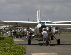 Następnego dnia jednym z takich małych samolotów lecimy na wyspę Zanzibar<br> fot. Sławomir Bieniek </br>
